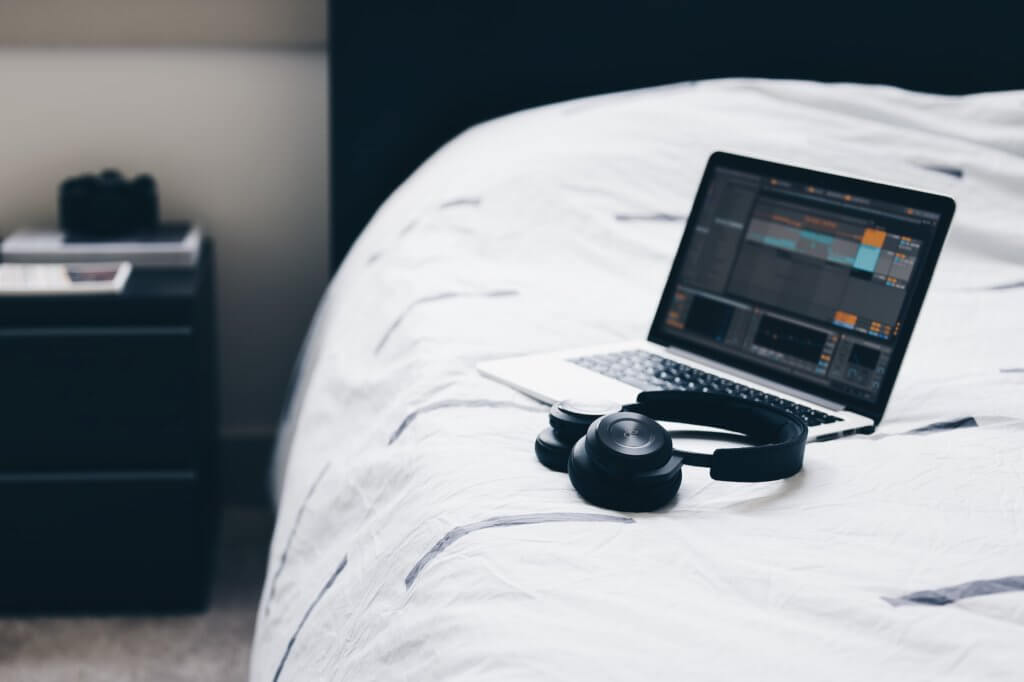 Follow our top solutions for managing remote employees