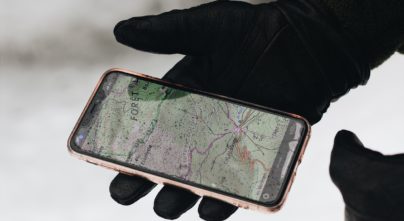 employee using mileage tracker app