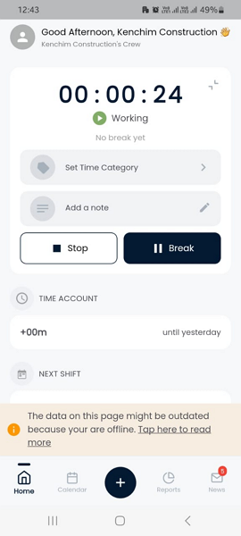 Screenshot of Crewmeister time tracker on mobile.